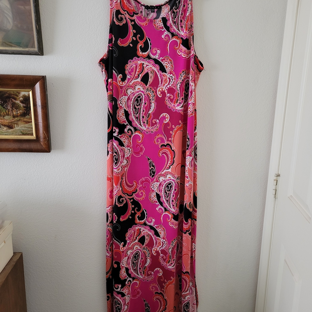 Elegant Paisley Maxi Dress - Pink and Black